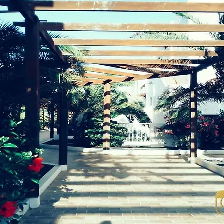 Sleeps 2 Pool Wifi Apartman