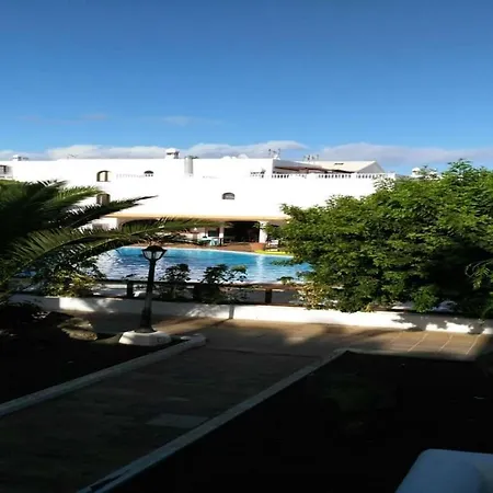 Apartment Sleeps 2 Pool Wifi
