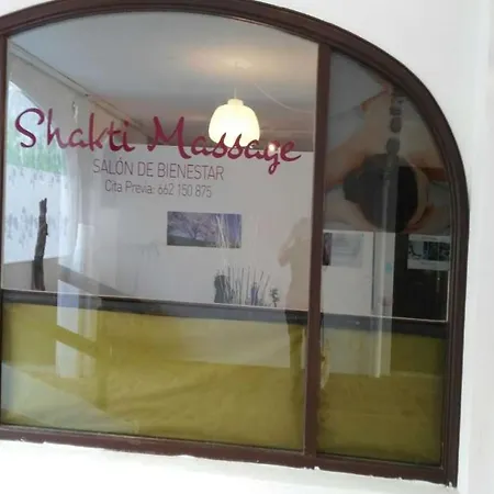 Sleeps 2 Pool Wifi Apartment *