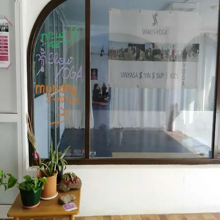 Sleeps 2 Pool Wifi Apartment
