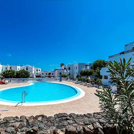 Sleeps 2 Pool Wifi Apartment